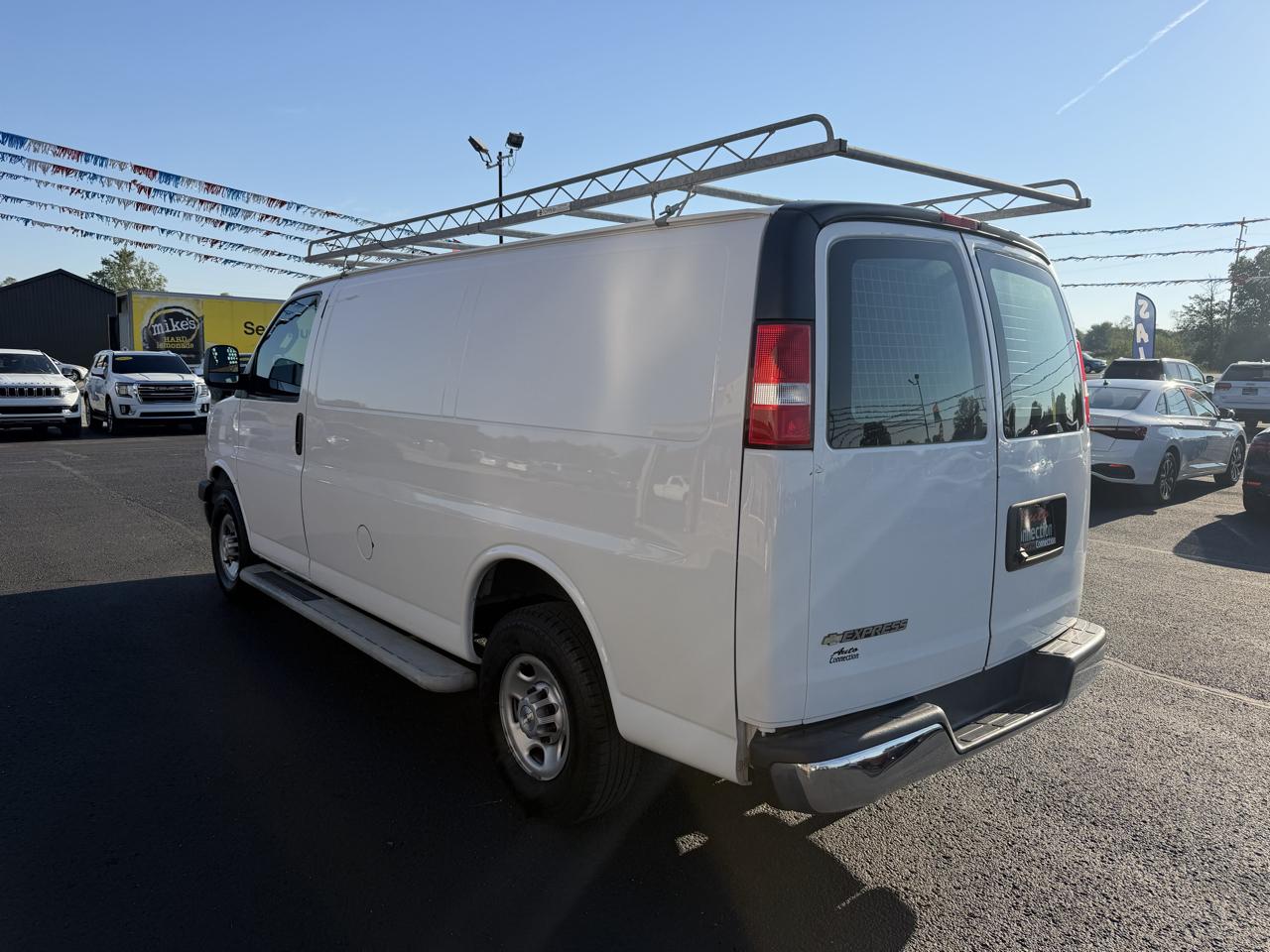 Chevrolet Express Cargo Van RWD 2500 135" 2021