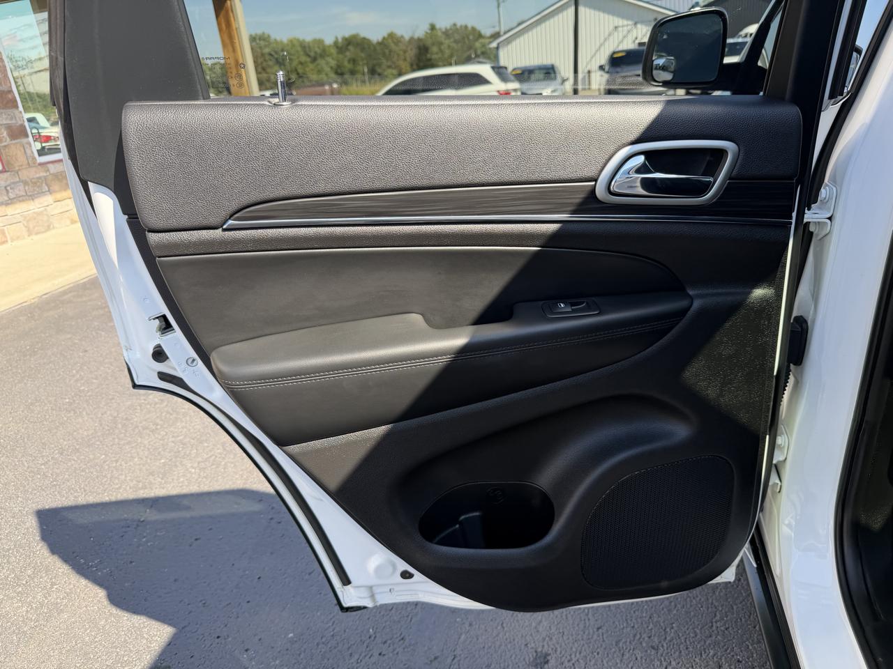 Jeep Grand Cherokee photo 16