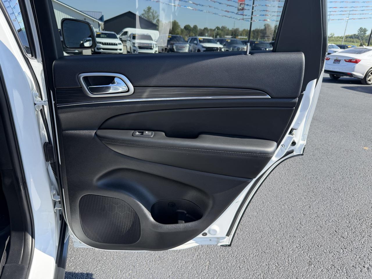 Jeep Grand Cherokee photo 19