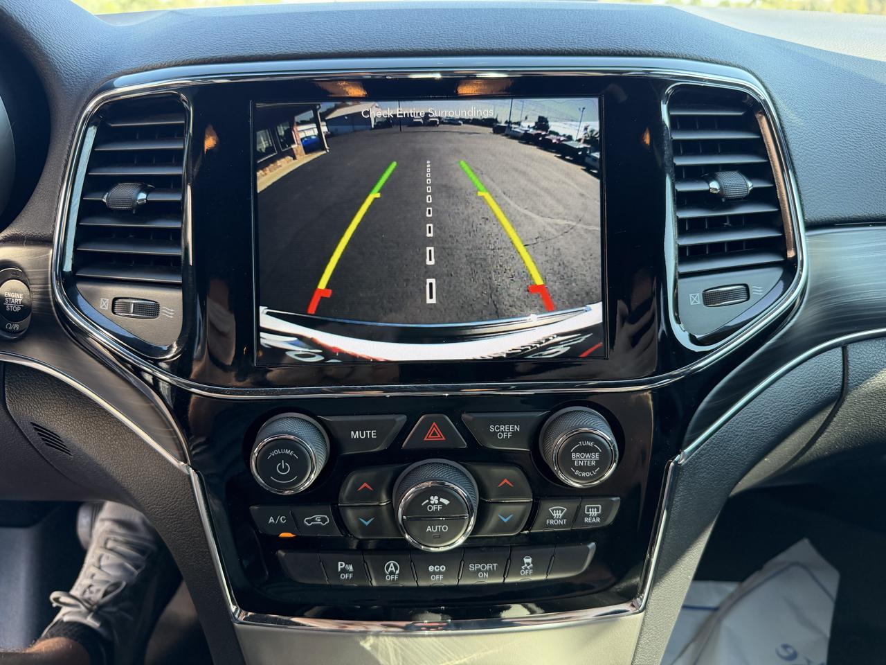 Jeep Grand Cherokee photo 30