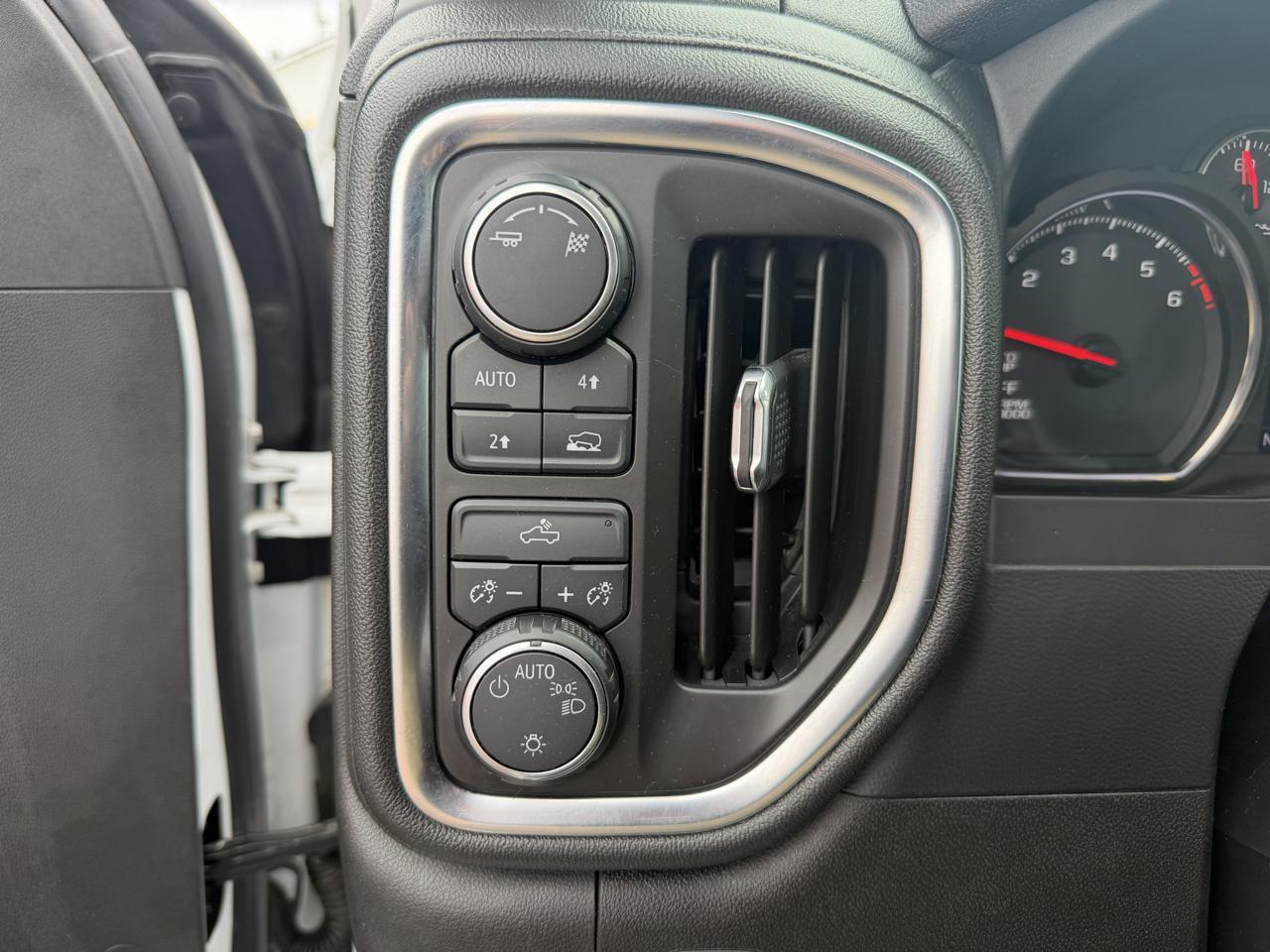 Chevrolet Silverado 1500 4WD Crew Cab 147" LT 2019