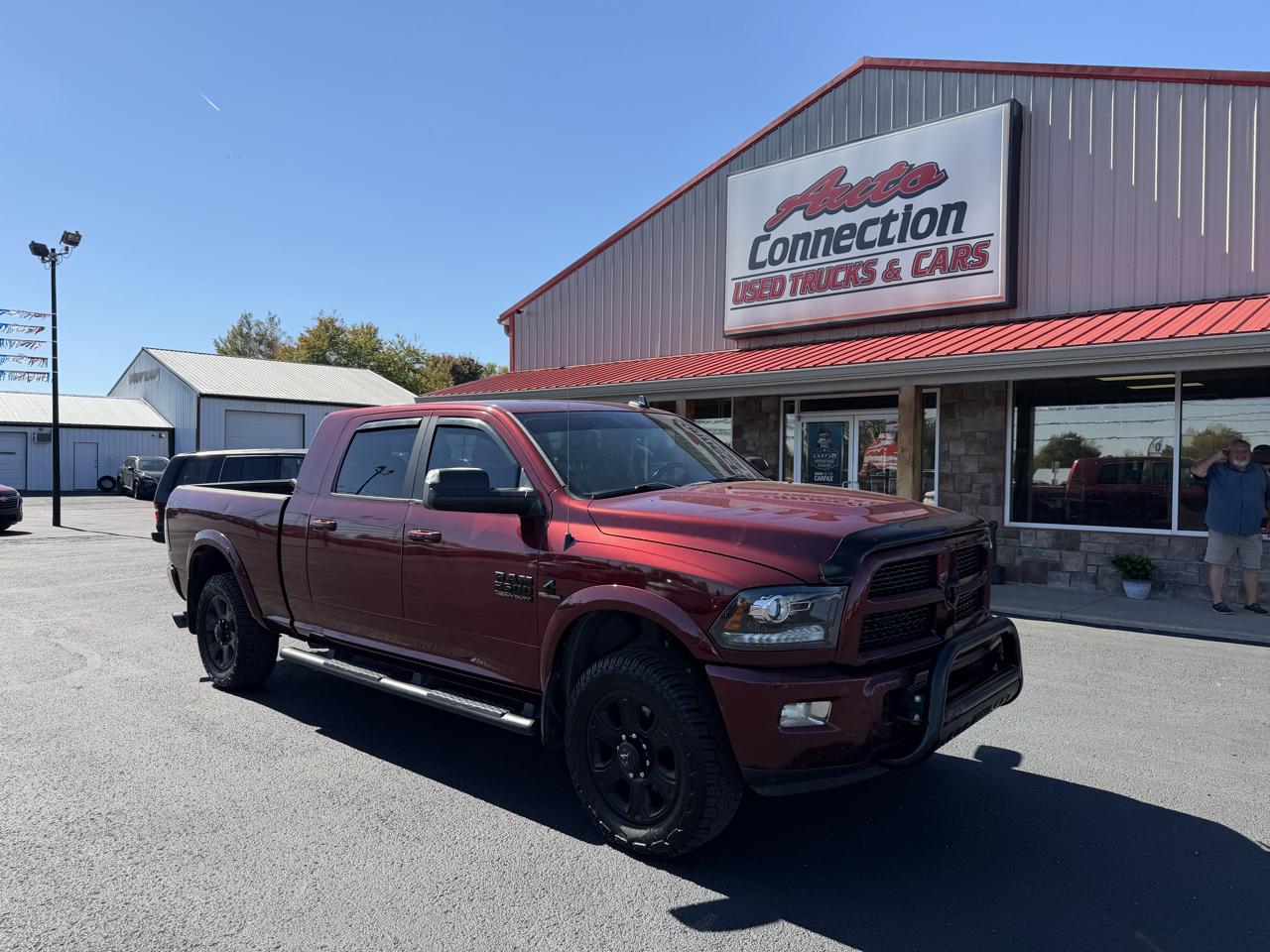 RAM 2500 Laramie 4x4 Mega Cab 6'4" Box 2017