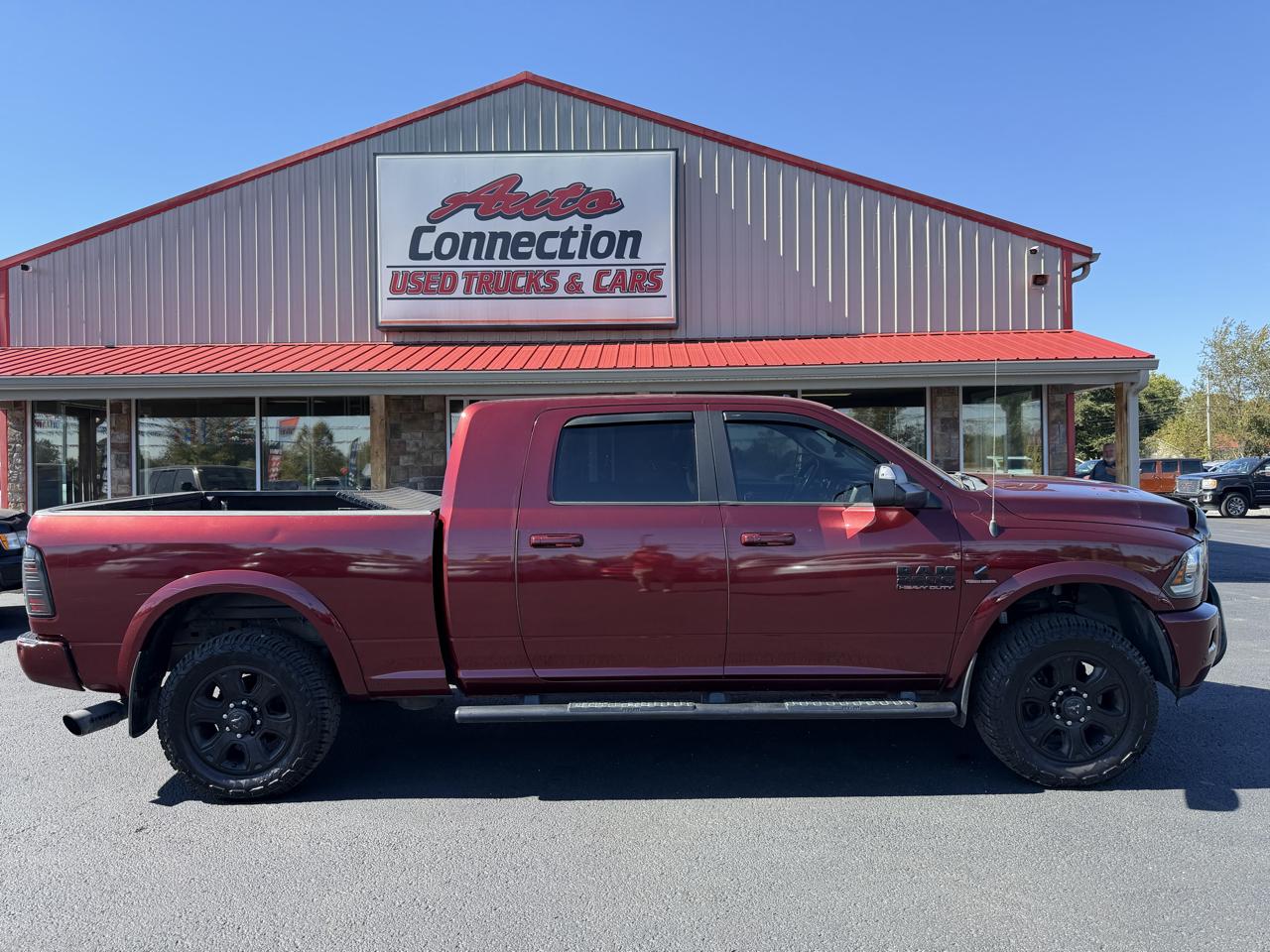 RAM 2500 Laramie 4x4 Mega Cab 6'4" Box 2017