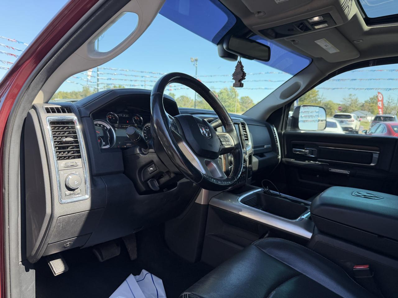 RAM 2500 Laramie 4x4 Mega Cab 6'4" Box 2017