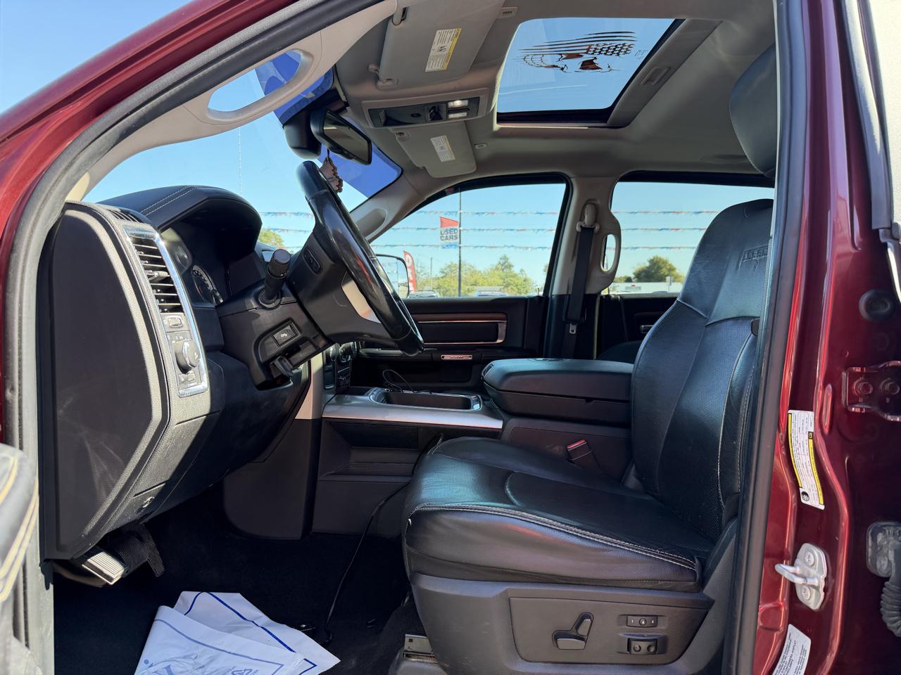 RAM 2500 Laramie 4x4 Mega Cab 6'4" Box 2017