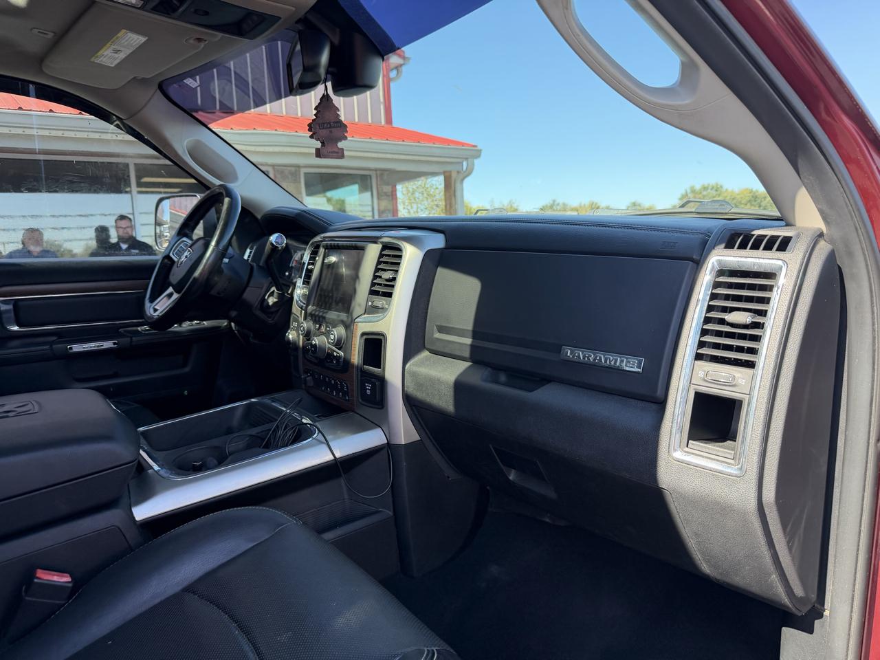 RAM 2500 Laramie 4x4 Mega Cab 6'4" Box 2017