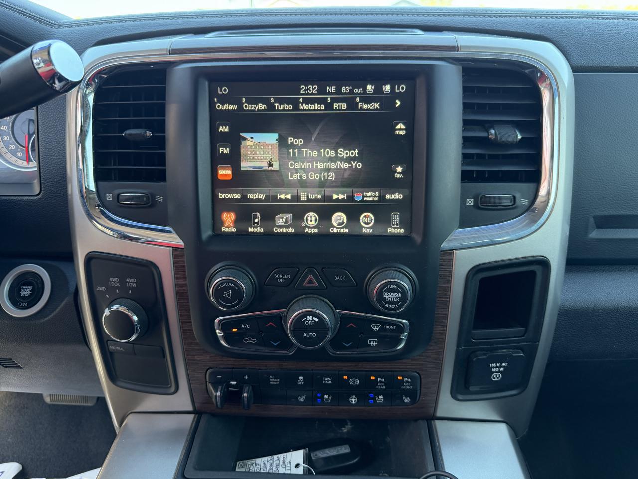 RAM 2500 Laramie 4x4 Mega Cab 6'4" Box 2017
