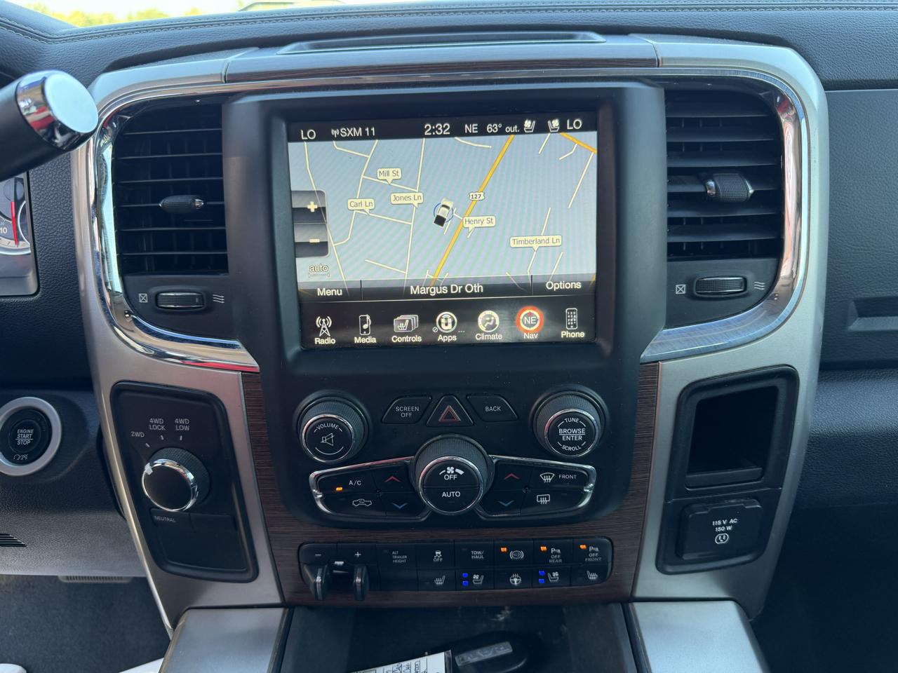 RAM 2500 Laramie 4x4 Mega Cab 6'4" Box 2017