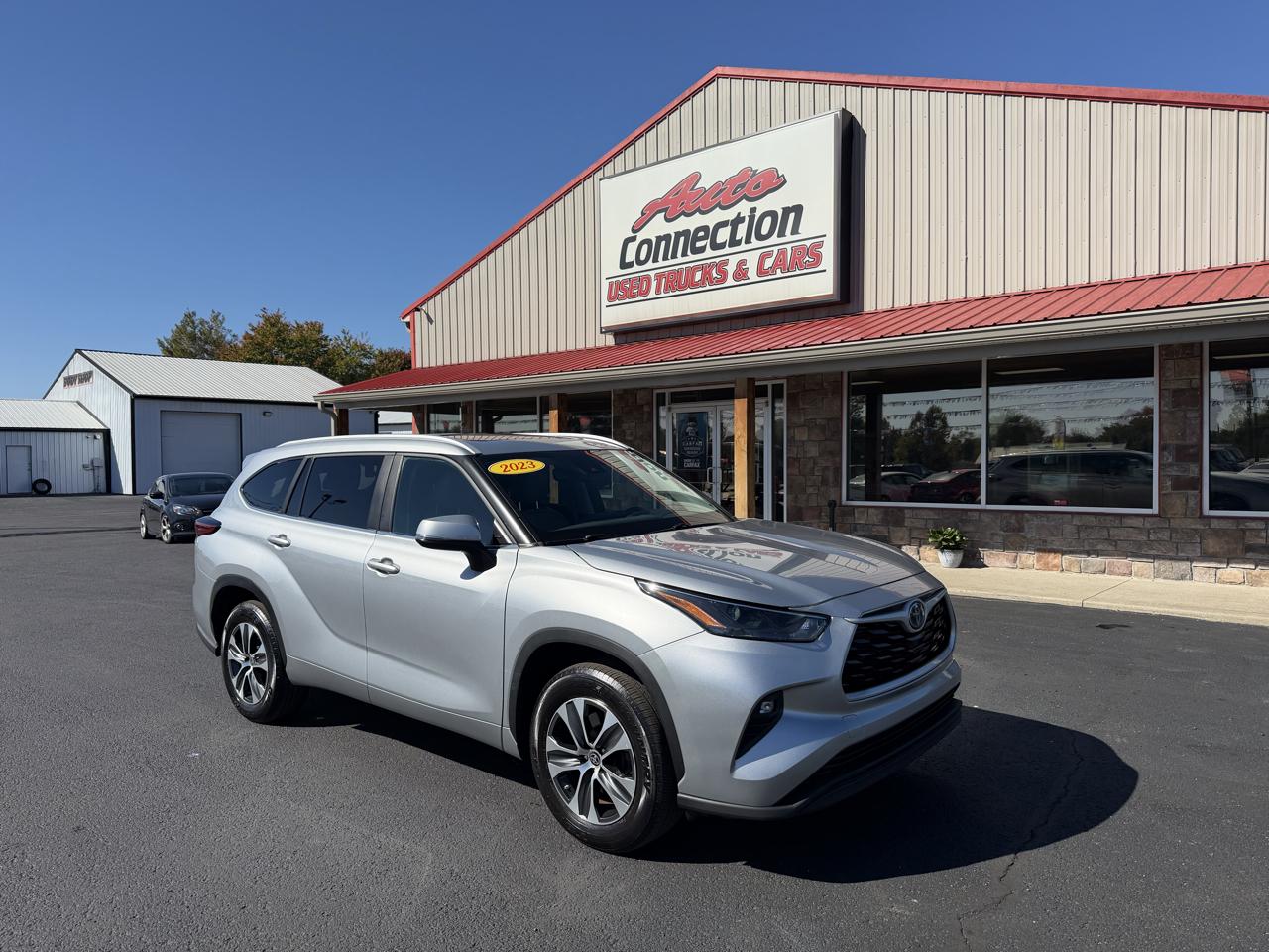 Toyota Highlander Hybrid XLE FWD (Natl) 2023