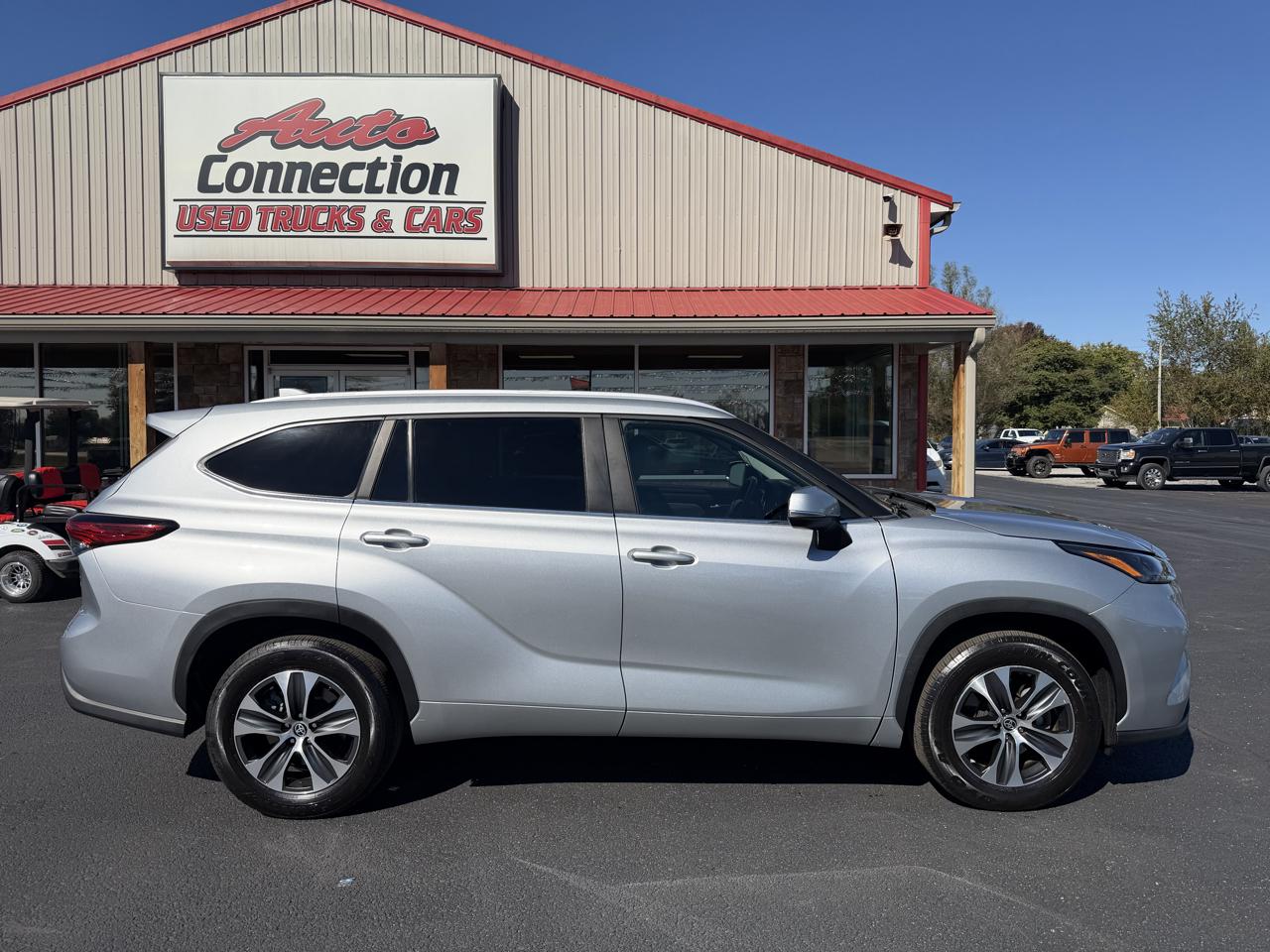 Toyota Highlander Hybrid XLE FWD (Natl) 2023