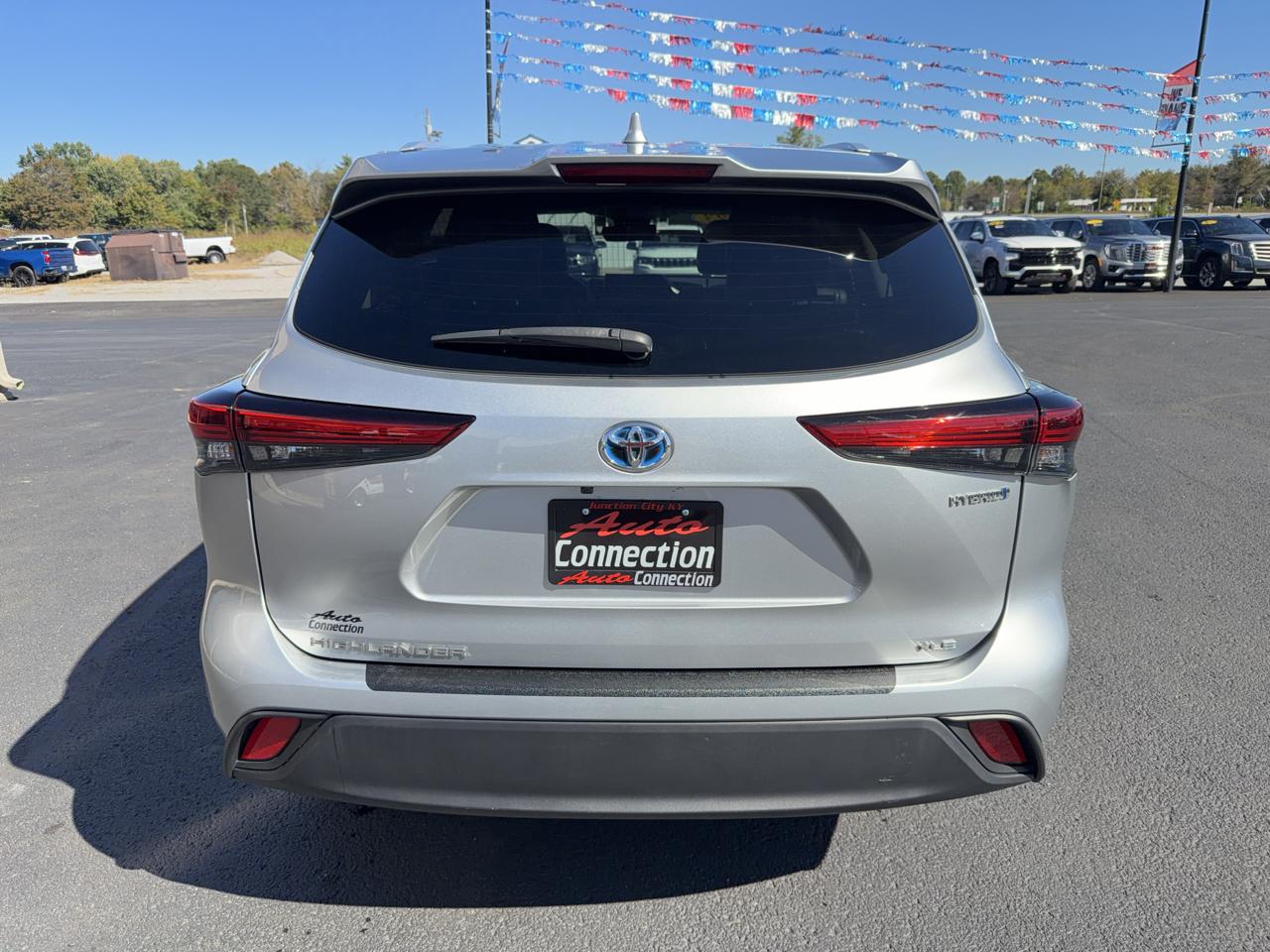 Toyota Highlander Hybrid XLE FWD (Natl) 2023