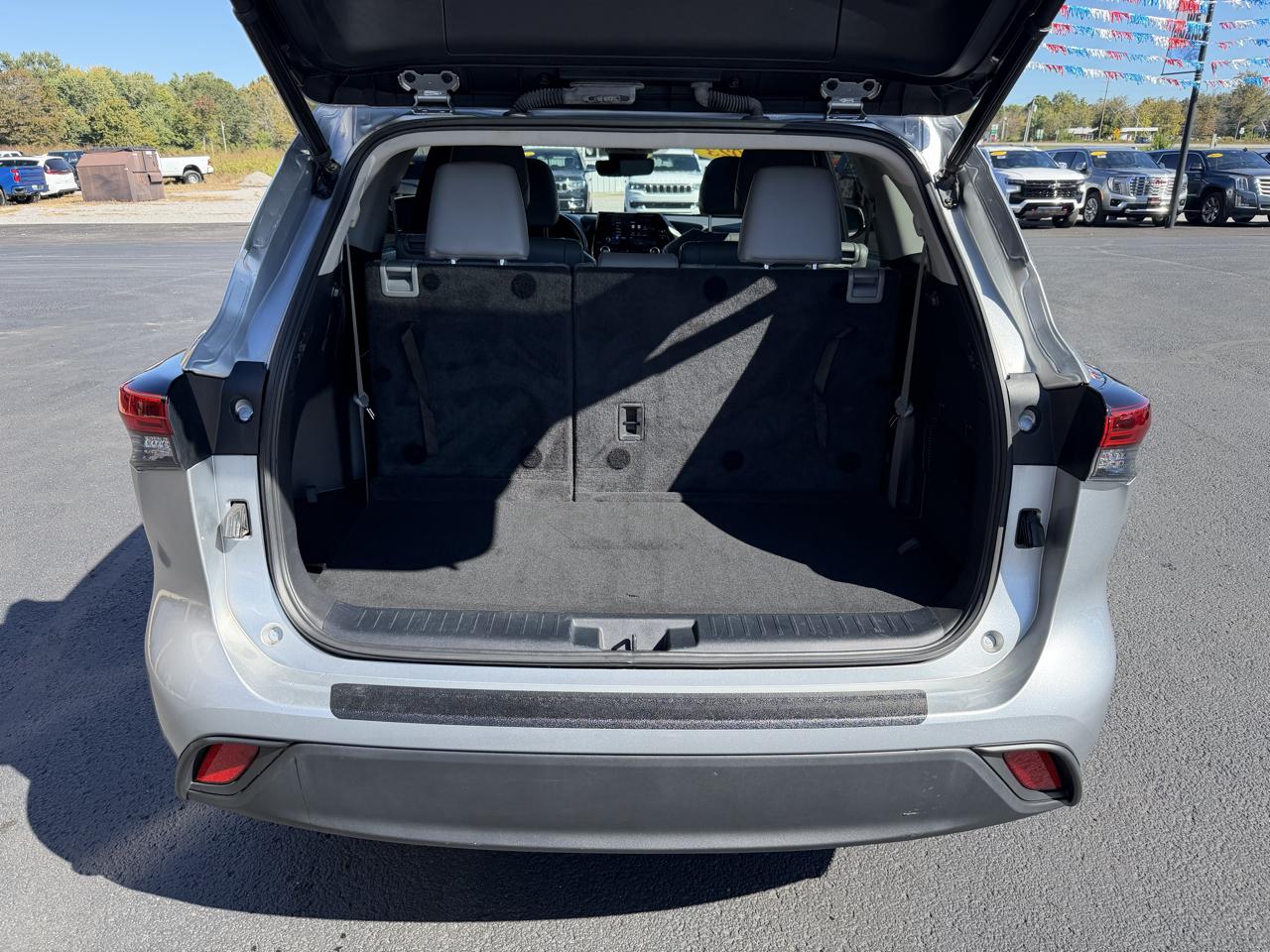 Toyota Highlander Hybrid XLE FWD (Natl) 2023