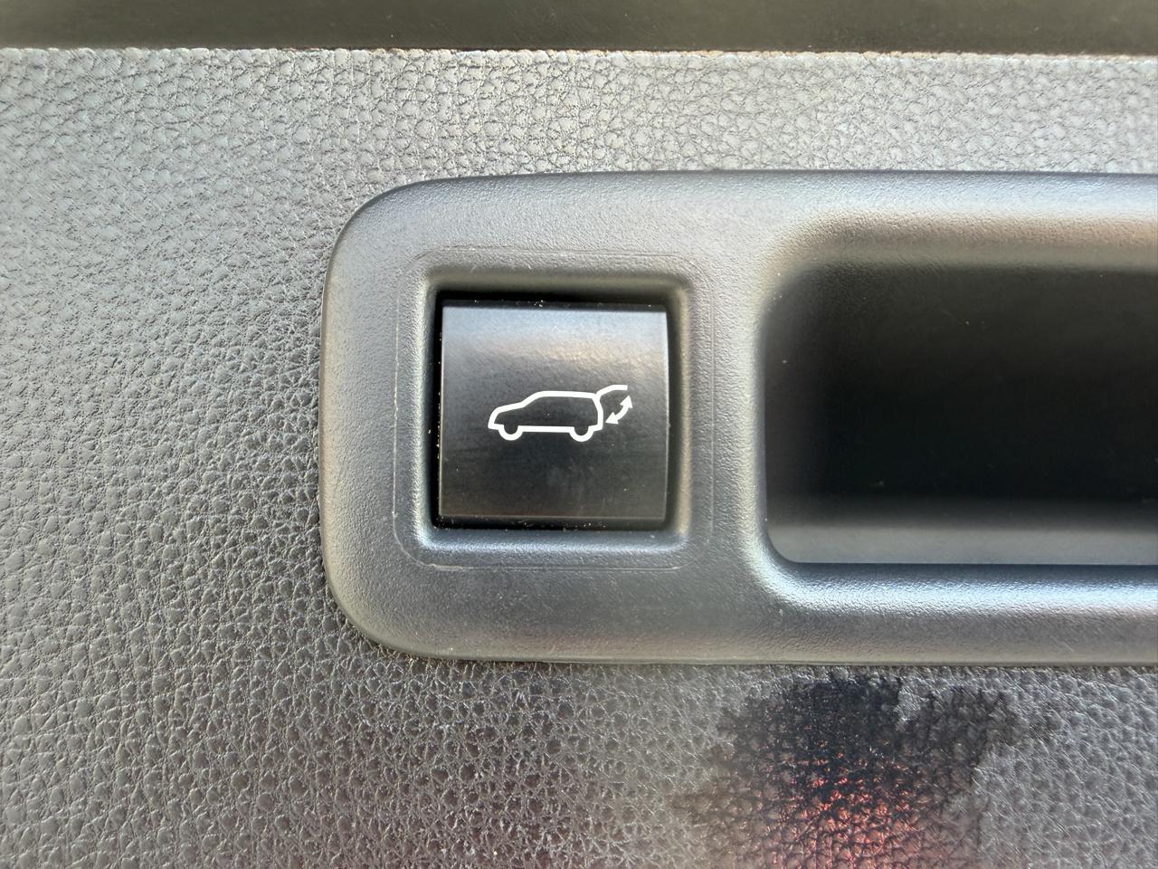 Toyota Highlander Hybrid XLE FWD (Natl) 2023