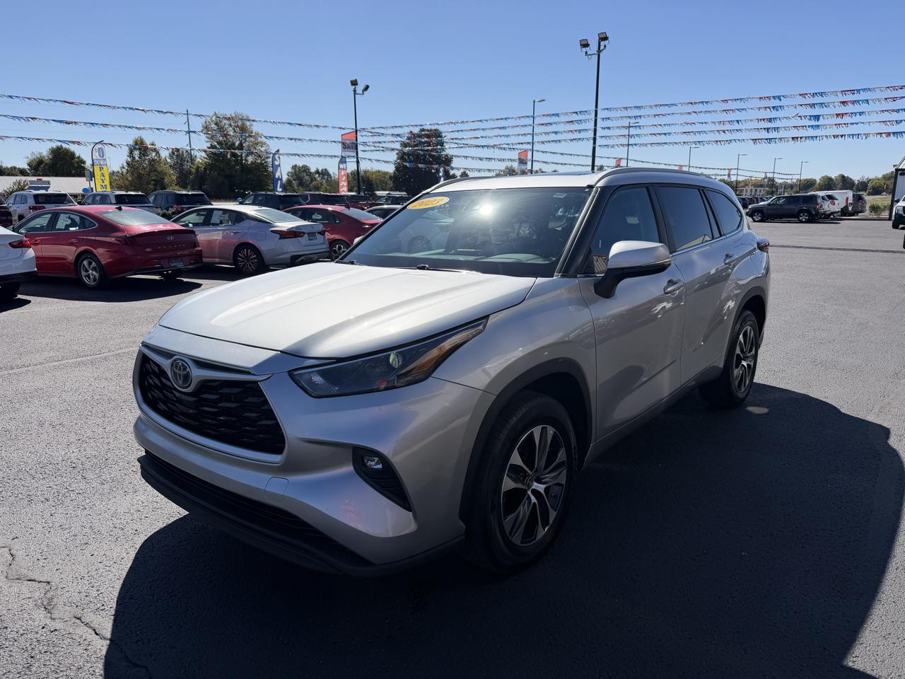 Toyota Highlander Hybrid XLE FWD (Natl) 2023