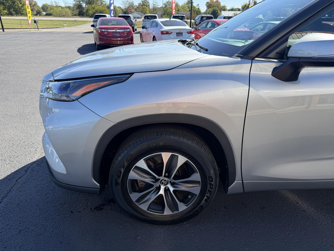 Toyota Highlander Hybrid XLE FWD (Natl) 2023