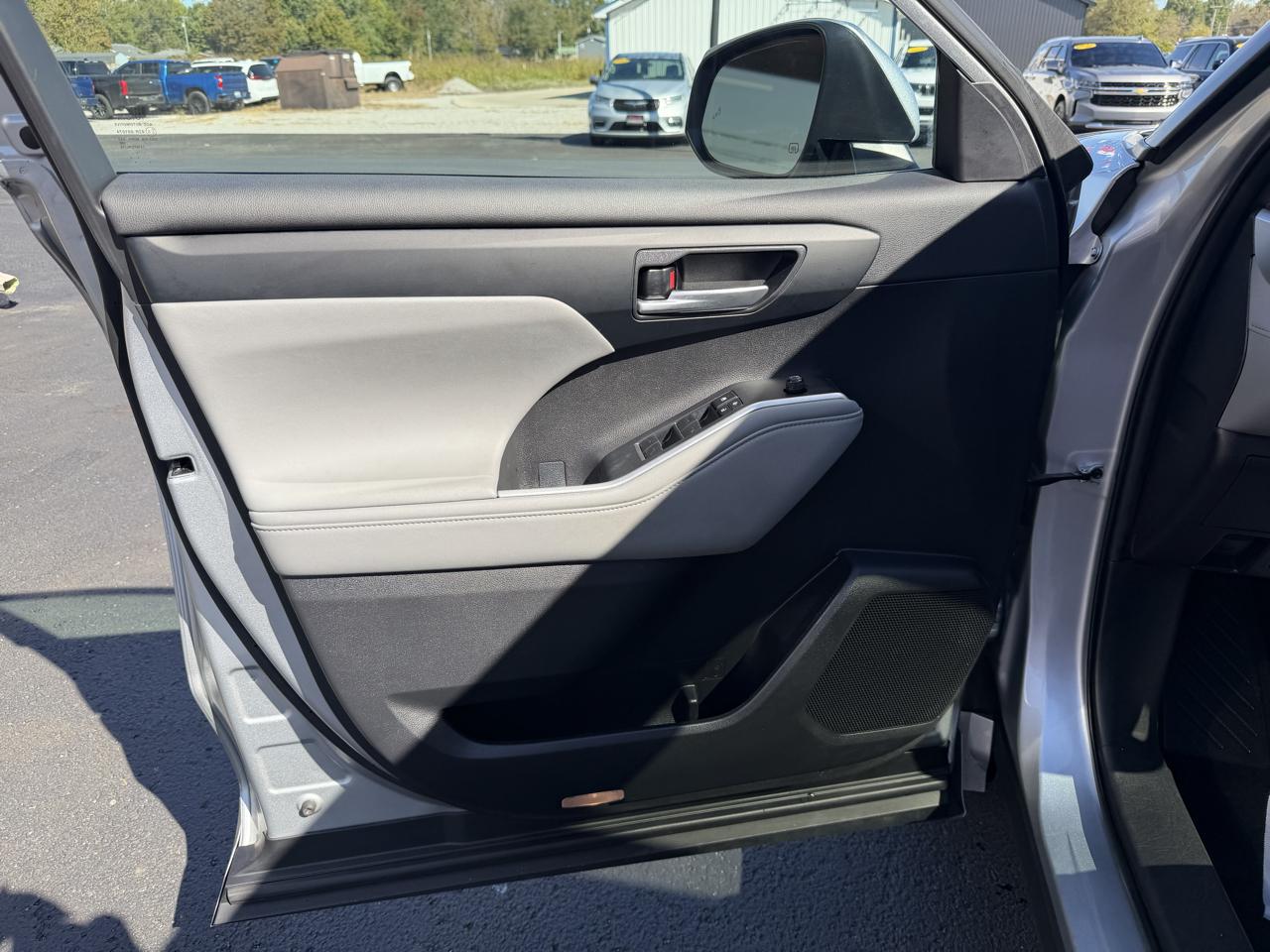 Toyota Highlander Hybrid XLE FWD (Natl) 2023