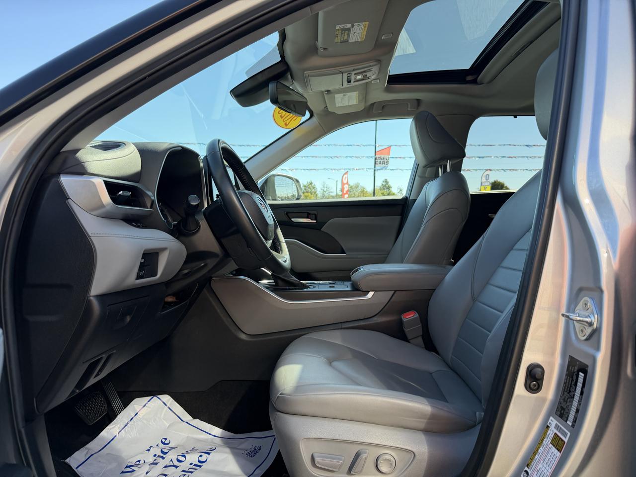 Toyota Highlander Hybrid XLE FWD (Natl) 2023