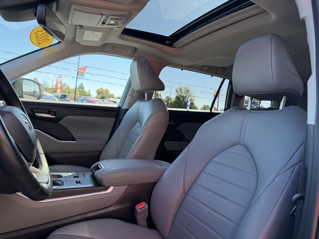 Toyota Highlander Hybrid XLE FWD (Natl) 2023