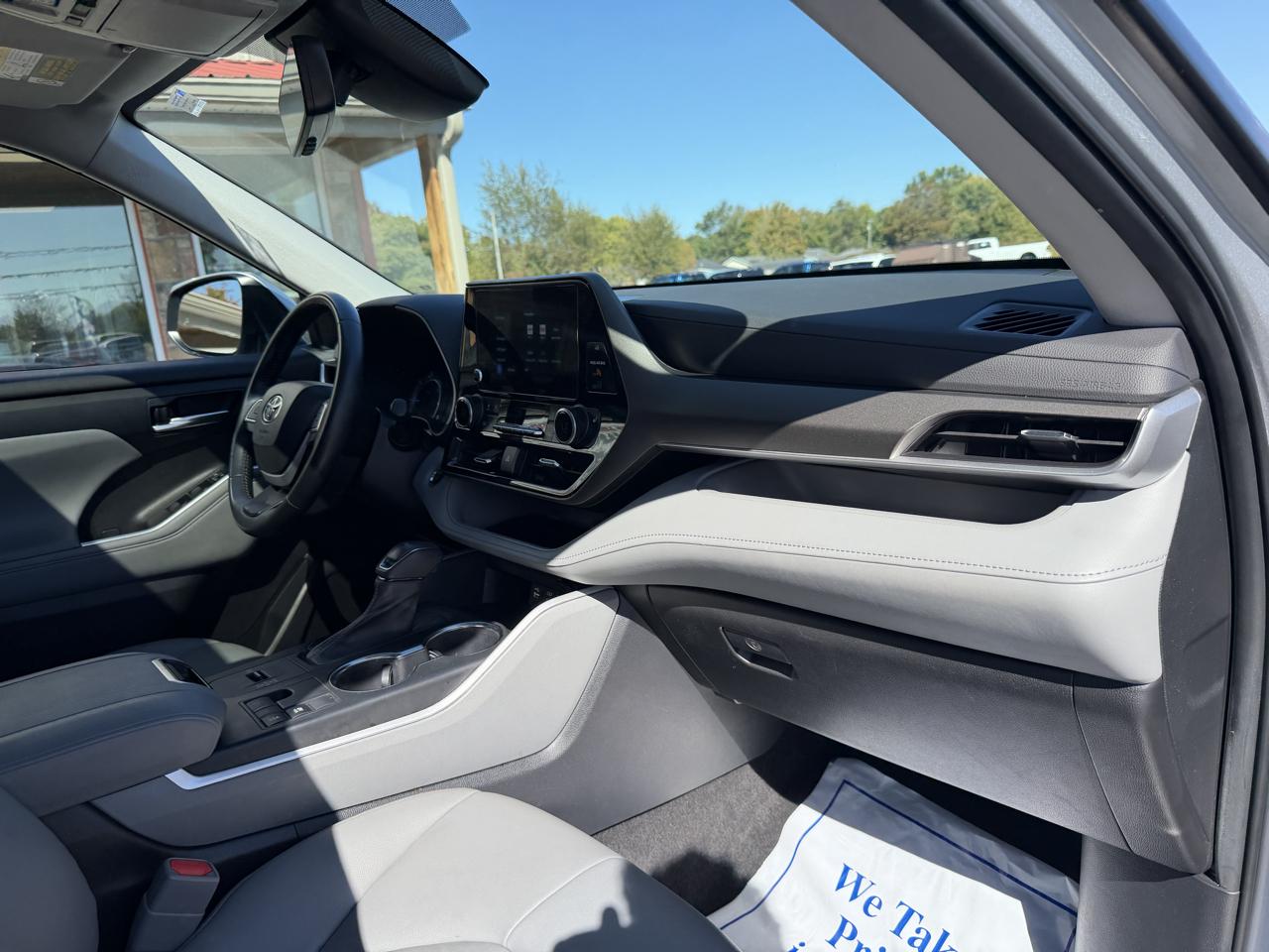 Toyota Highlander Hybrid XLE FWD (Natl) 2023