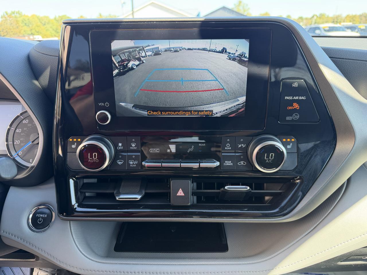 Toyota Highlander Hybrid XLE FWD (Natl) 2023