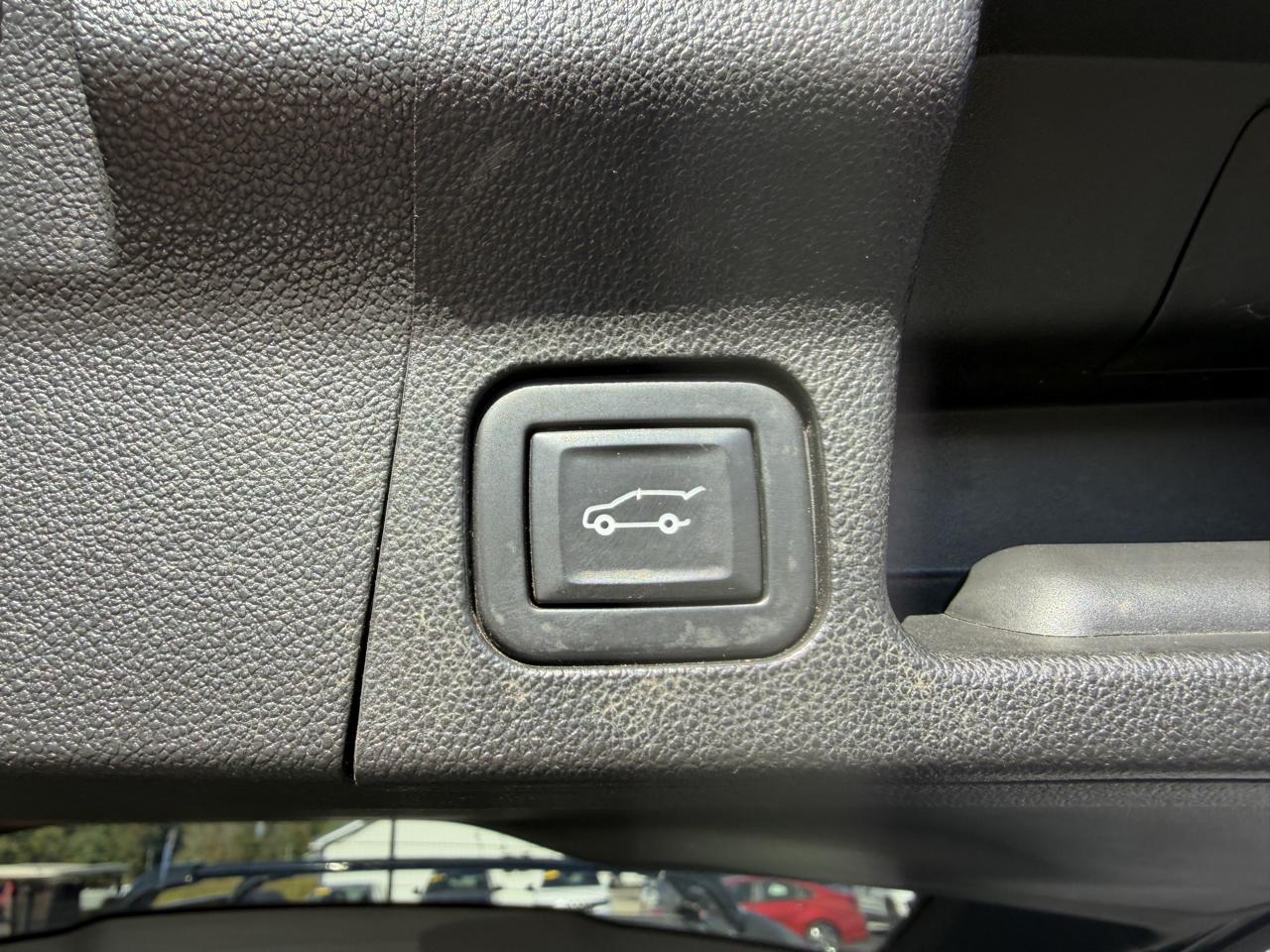 GMC Acadia AWD 4dr AT4 2021