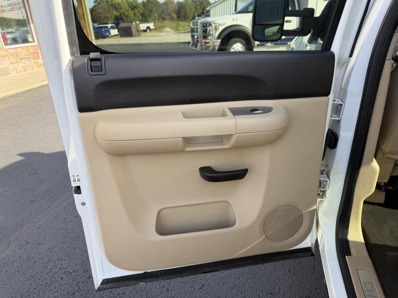 Chevrolet Silverado 1500 4WD Crew Cab 143.5" LT 2011