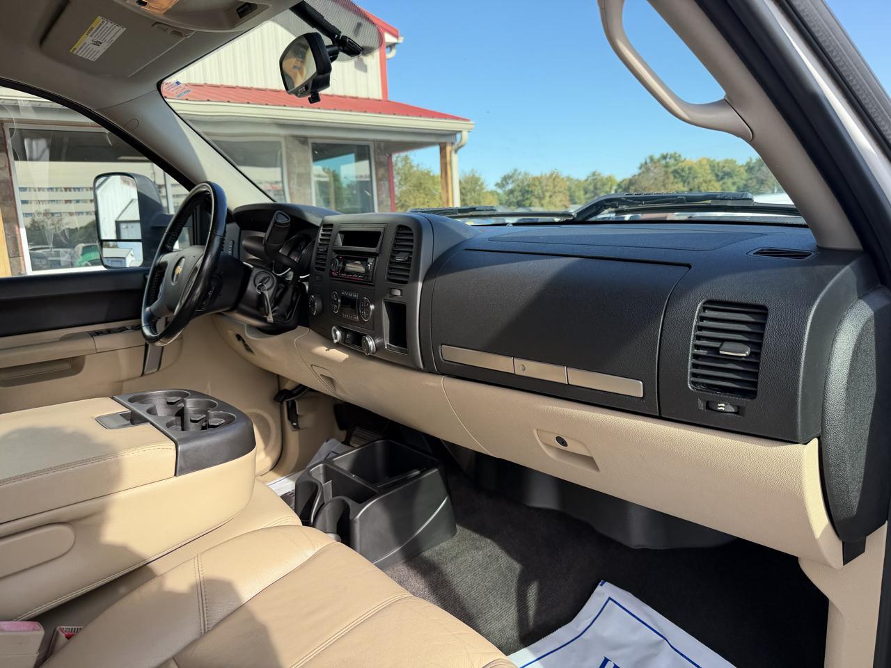 Chevrolet Silverado 1500 4WD Crew Cab 143.5" LT 2011