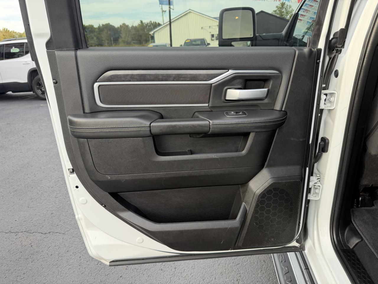 RAM 2500 Big Horn 4x4 Crew Cab 6'4" Box 2024
