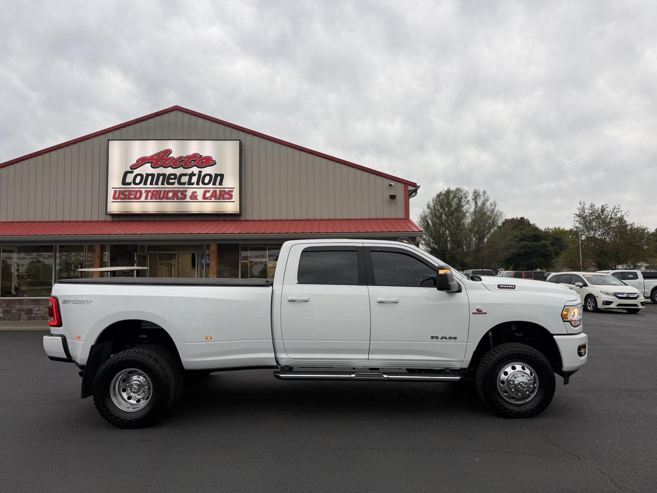 RAM 3500 Big Horn 4x4 Crew Cab 8' Box 2024