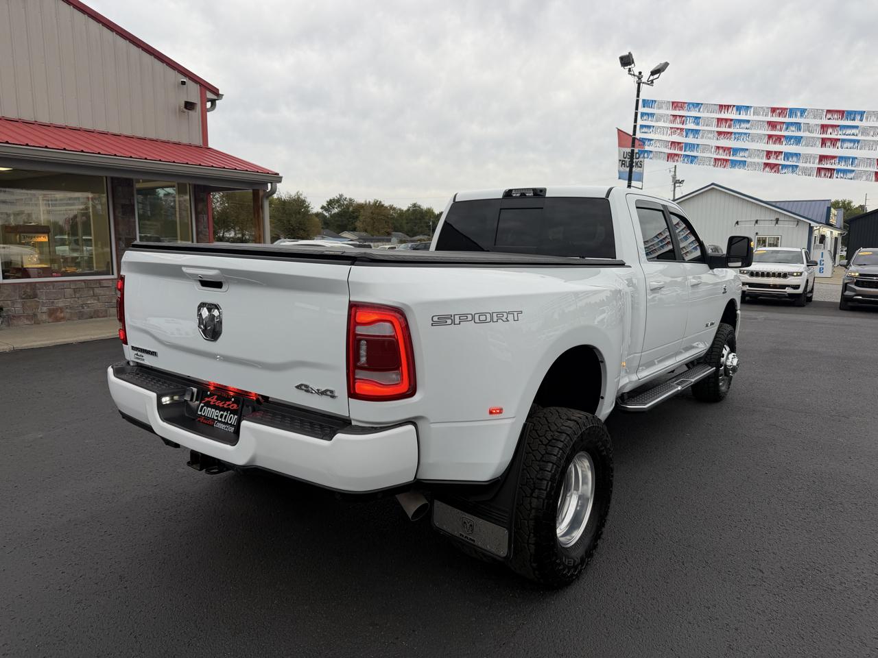 RAM 3500 Big Horn 4x4 Crew Cab 8' Box 2024