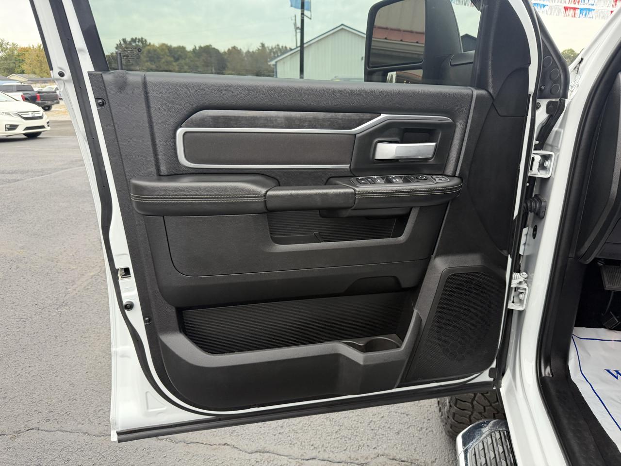 RAM 3500 Big Horn 4x4 Crew Cab 8' Box 2024