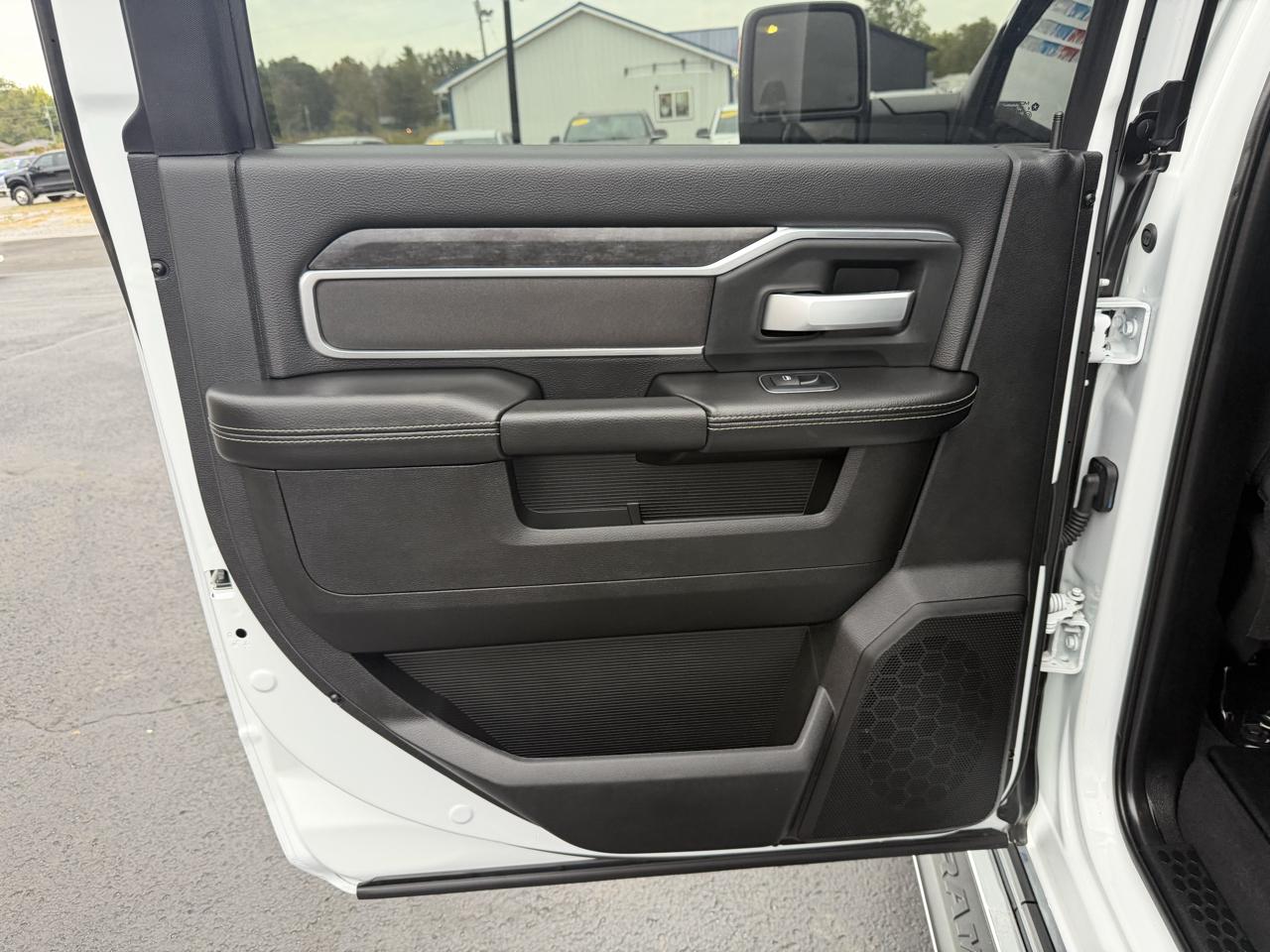 RAM 3500 Big Horn 4x4 Crew Cab 8' Box 2024