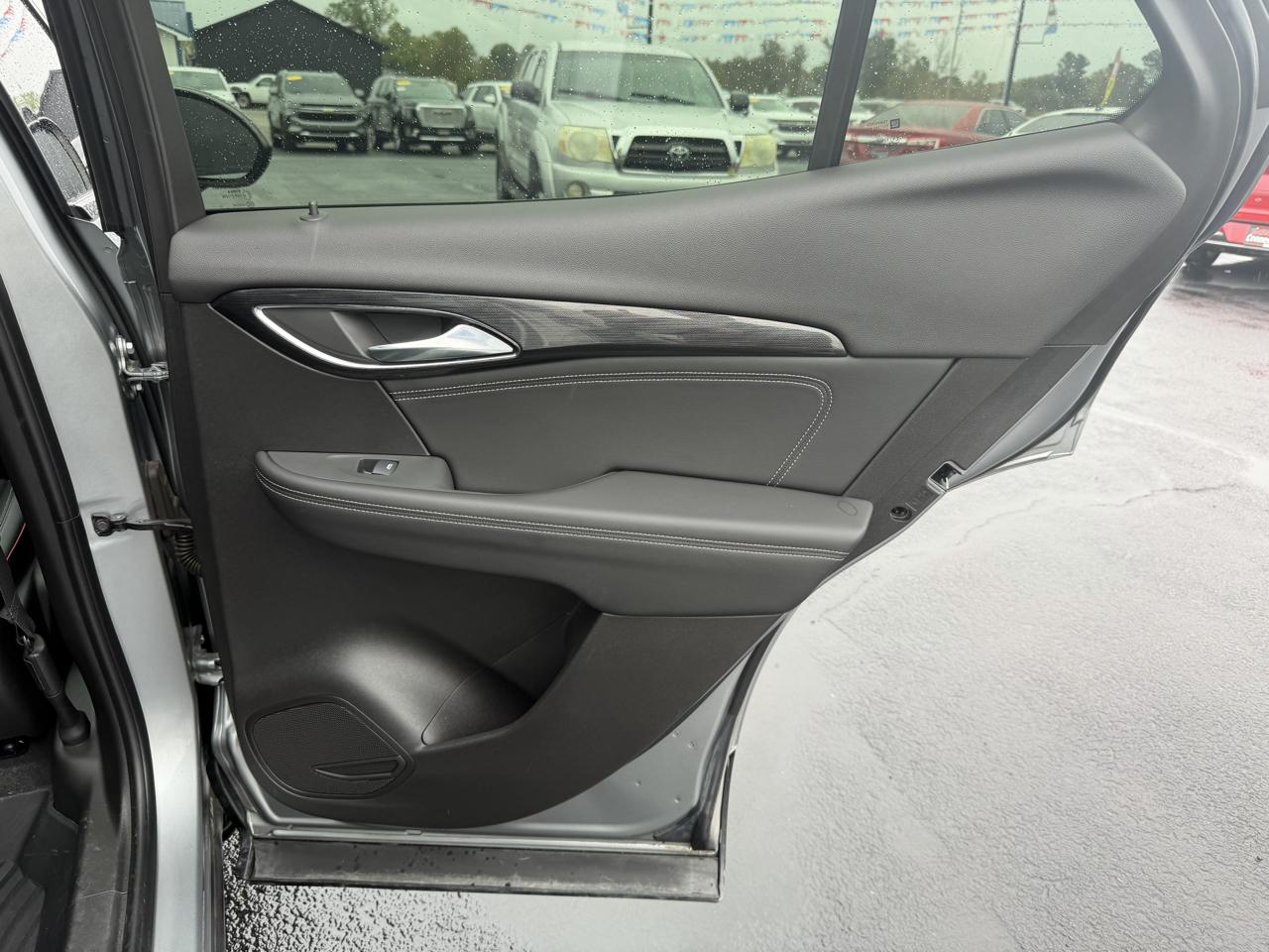 Buick Envision FWD 4dr Essence 2023