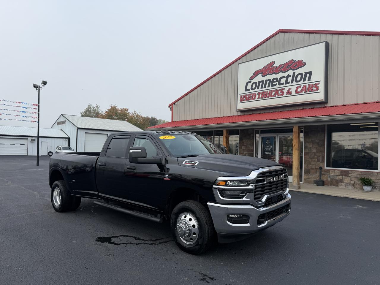 RAM 3500 Tradesman 4x4 Crew Cab 8' Box 2025