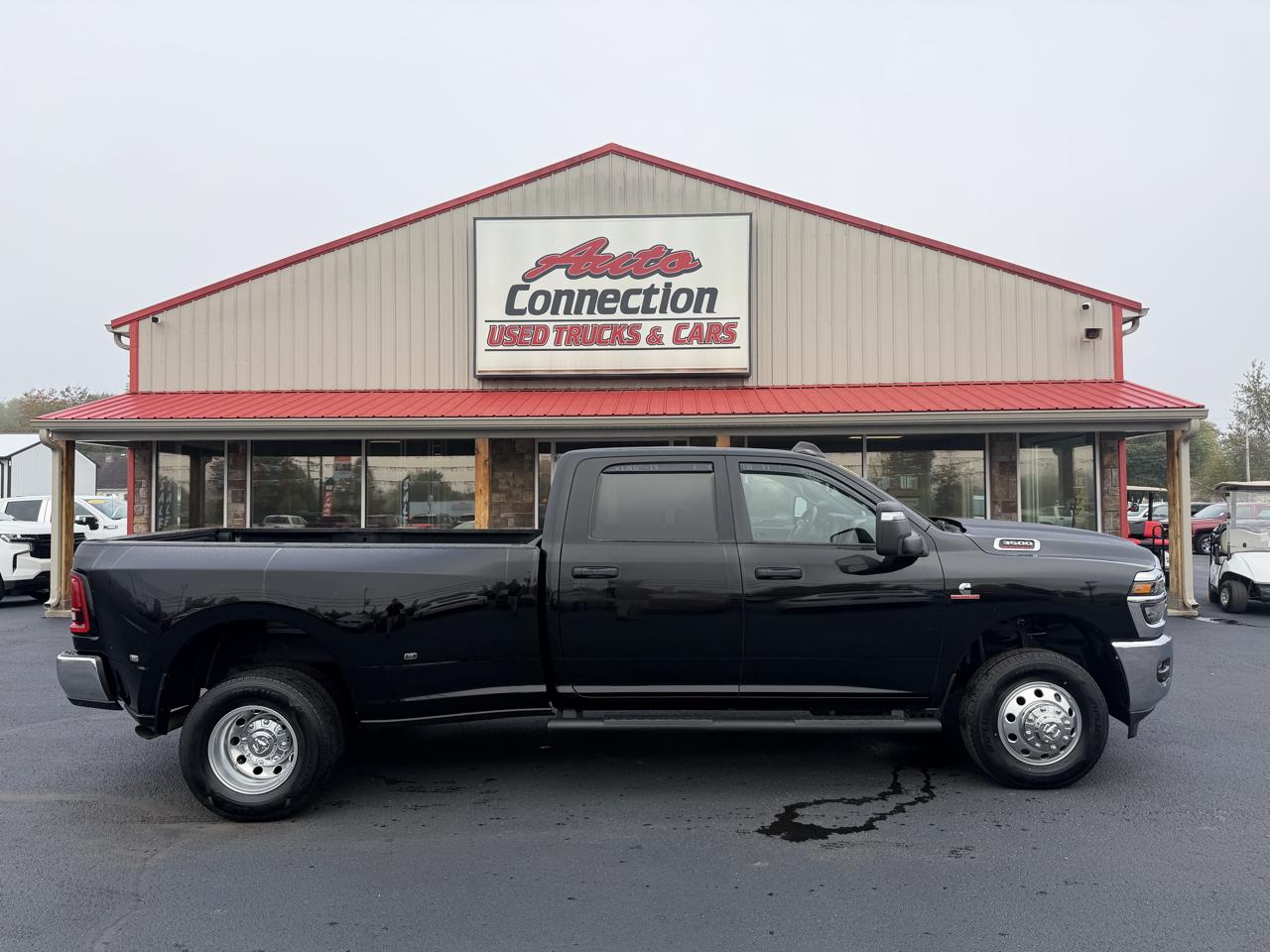 RAM 3500 Tradesman 4x4 Crew Cab 8' Box 2025