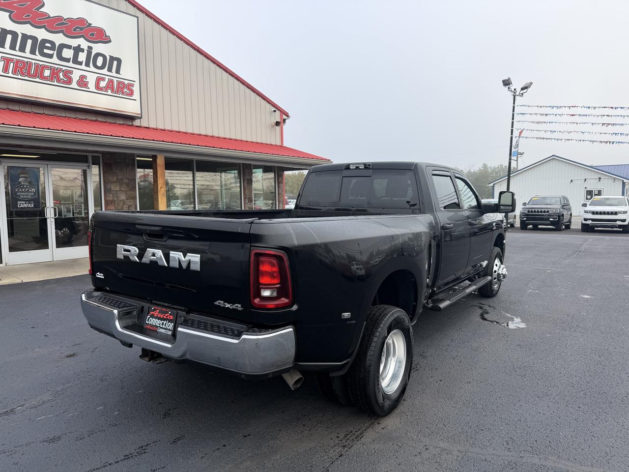 RAM 3500 Tradesman 4x4 Crew Cab 8' Box 2025