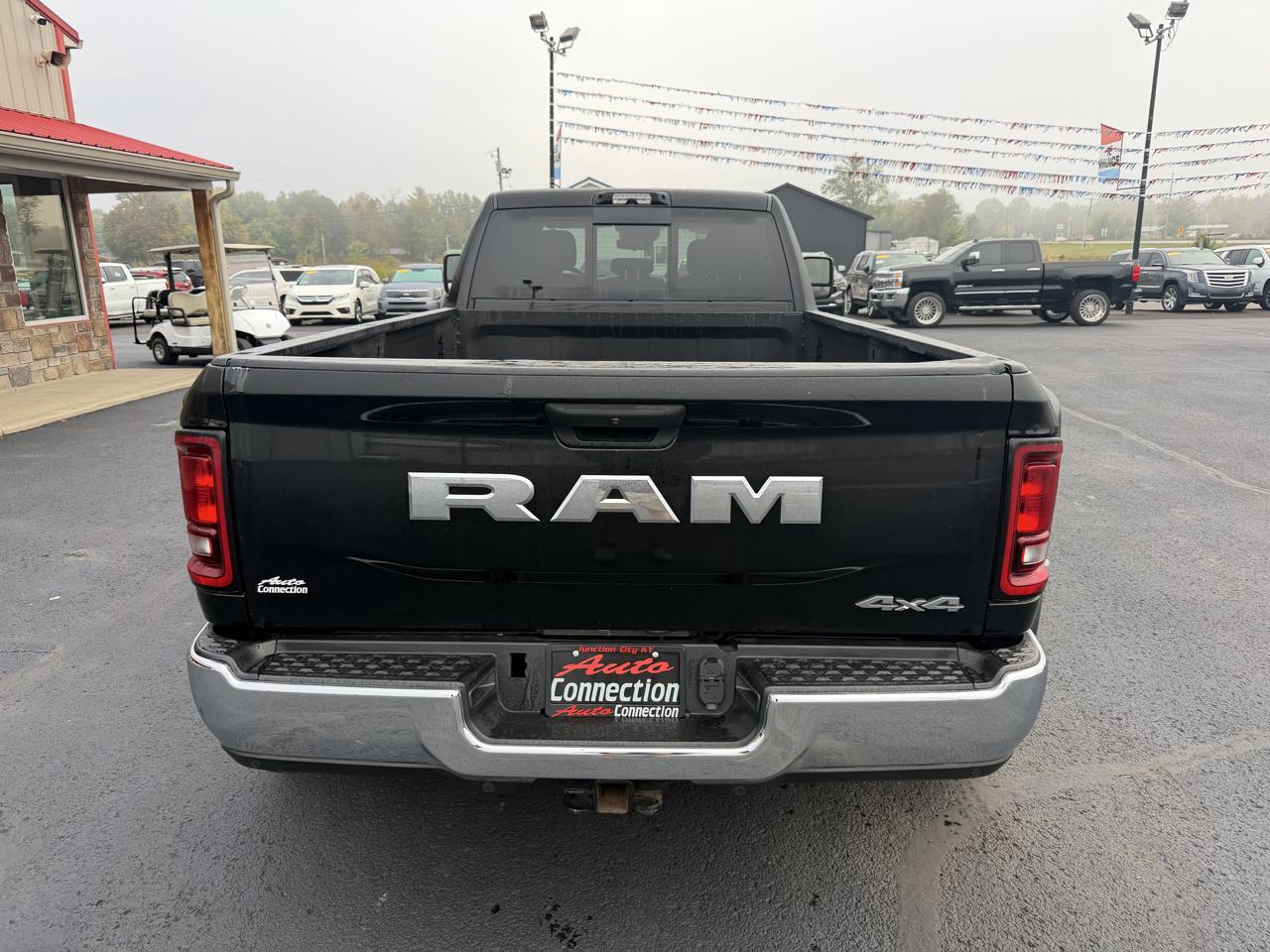 RAM 3500 Tradesman 4x4 Crew Cab 8' Box 2025