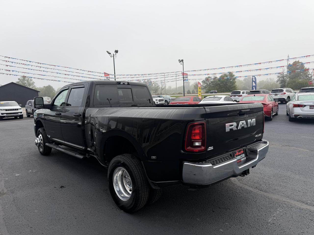 RAM 3500 Tradesman 4x4 Crew Cab 8' Box 2025