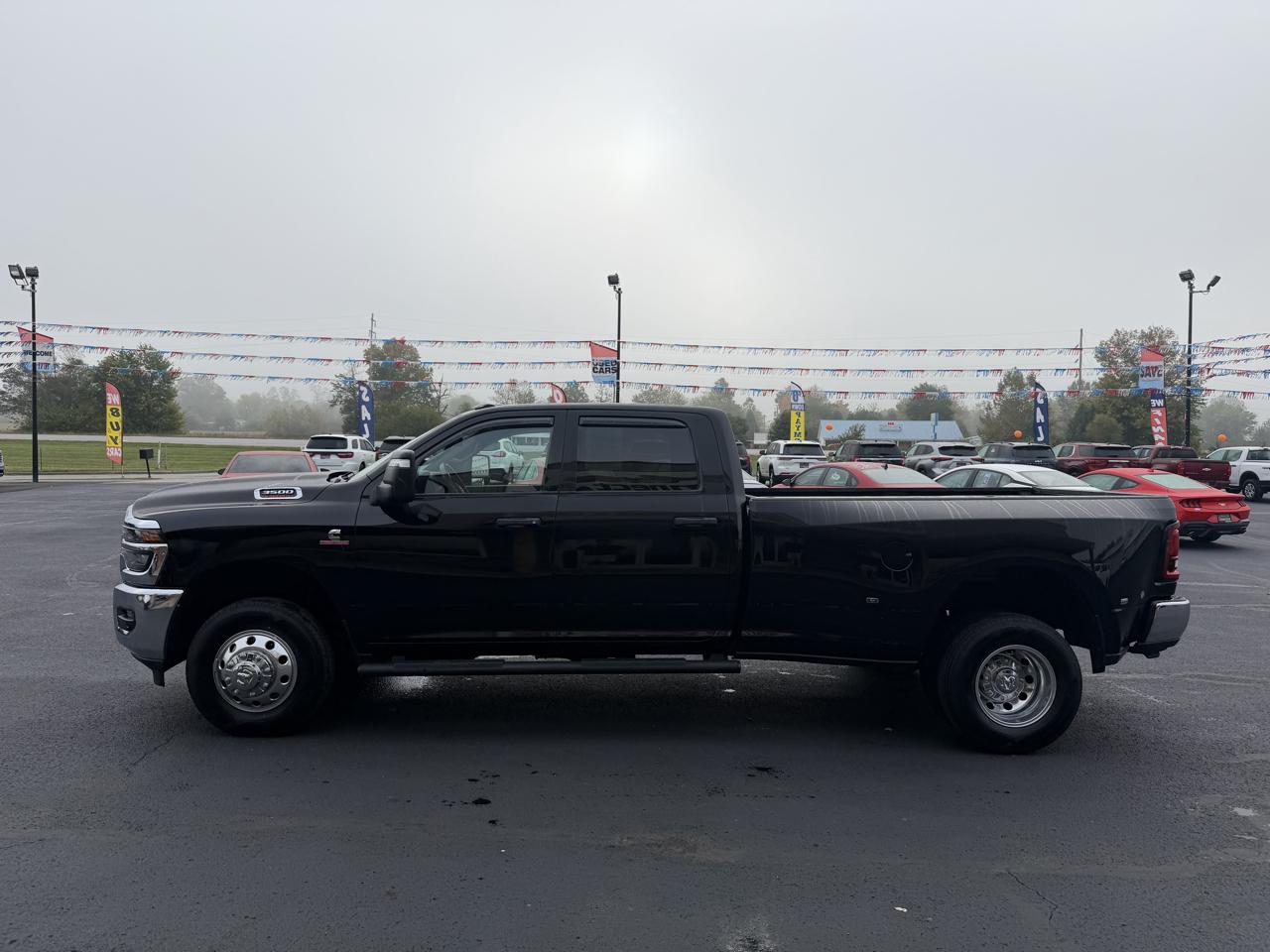 RAM 3500 Tradesman 4x4 Crew Cab 8' Box 2025