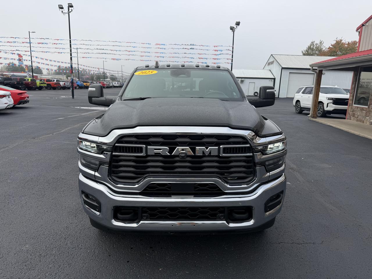 RAM 3500 Tradesman 4x4 Crew Cab 8' Box 2025