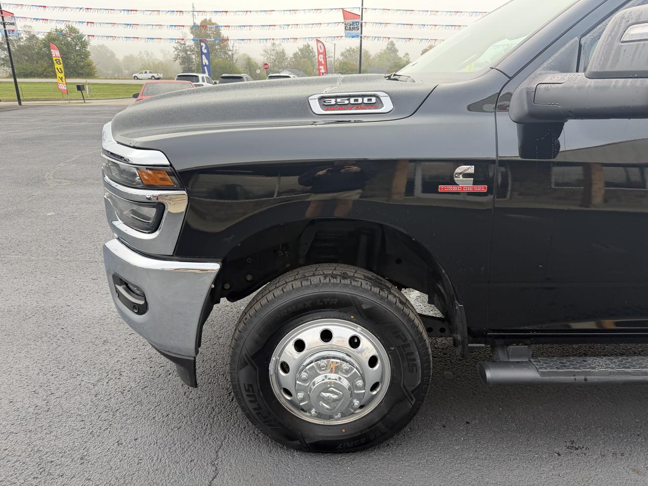 RAM 3500 Tradesman 4x4 Crew Cab 8' Box 2025