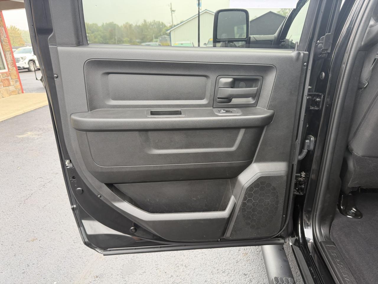 RAM 3500 Tradesman 4x4 Crew Cab 8' Box 2025