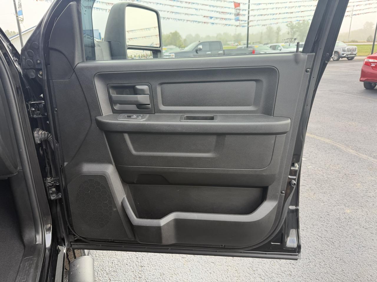 RAM 3500 Tradesman 4x4 Crew Cab 8' Box 2025
