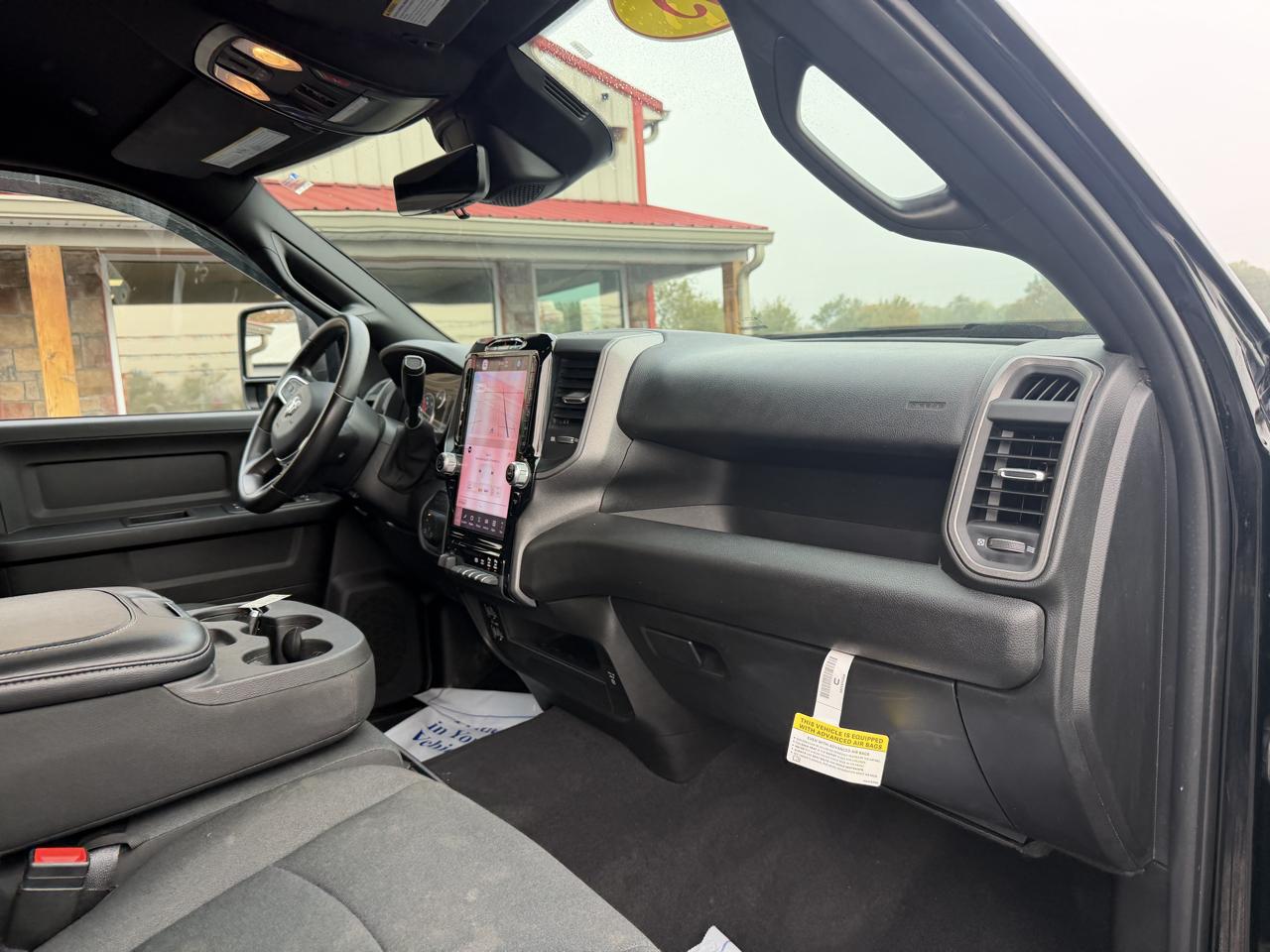 RAM 3500 Tradesman 4x4 Crew Cab 8' Box 2025