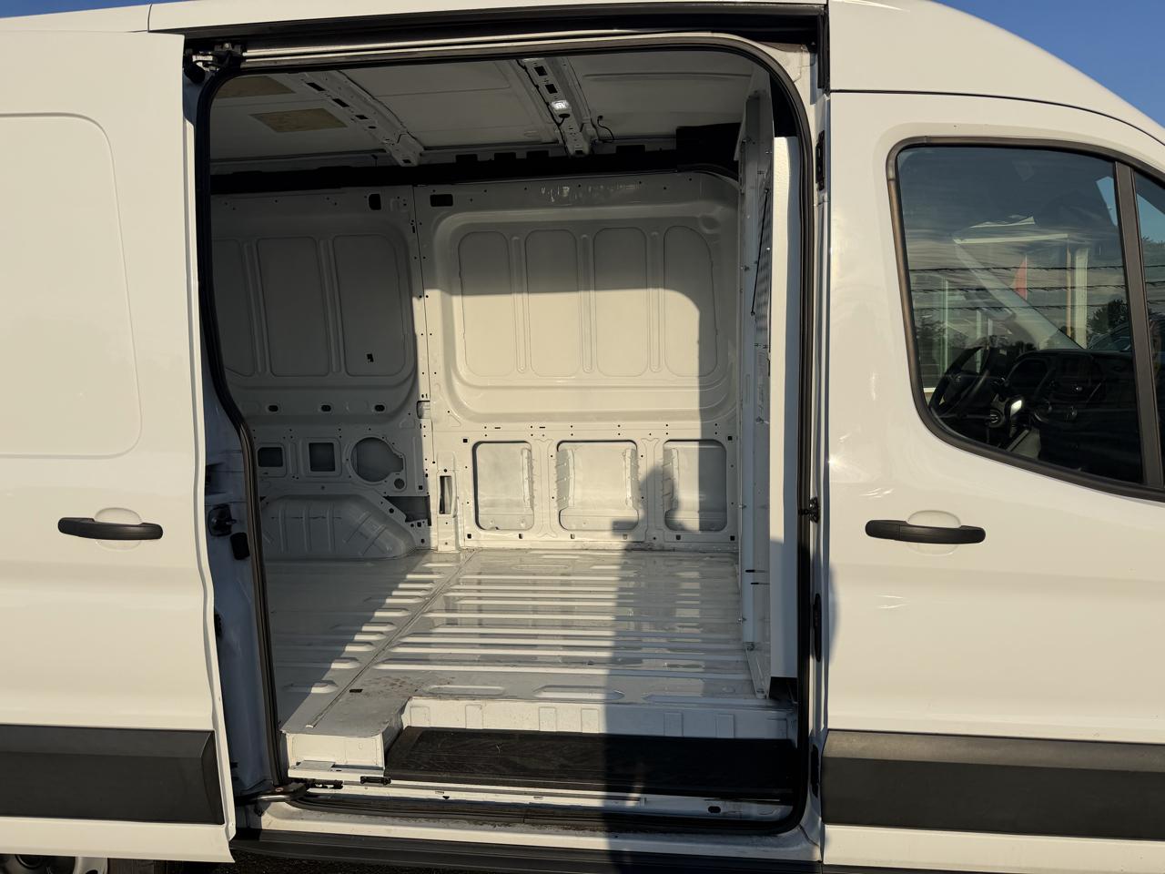 Ford Transit Cargo Van T-150 130" Med Rf 8670 GVWR RWD 2023