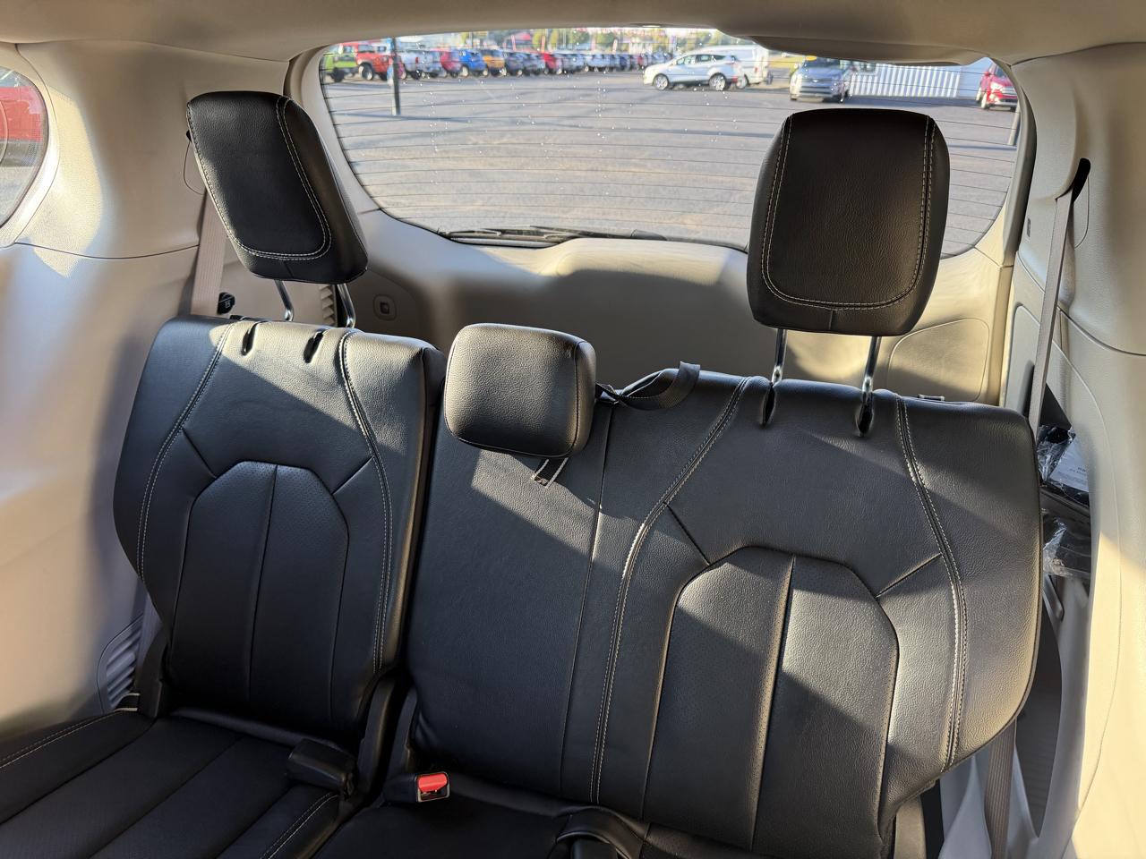 Chrysler Pacifica Touring L FWD 2022