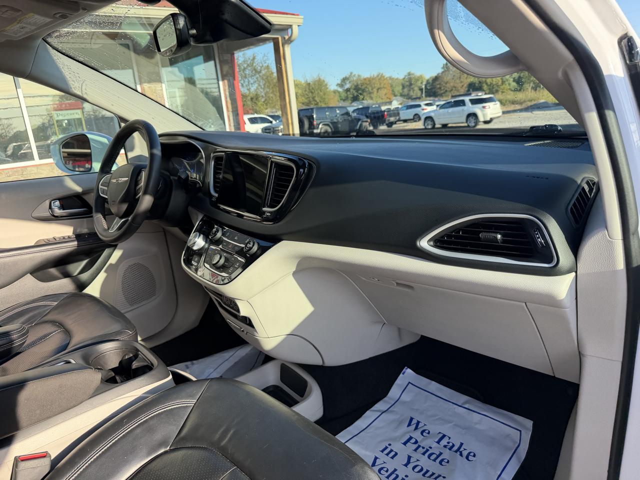Chrysler Pacifica Touring L FWD 2022