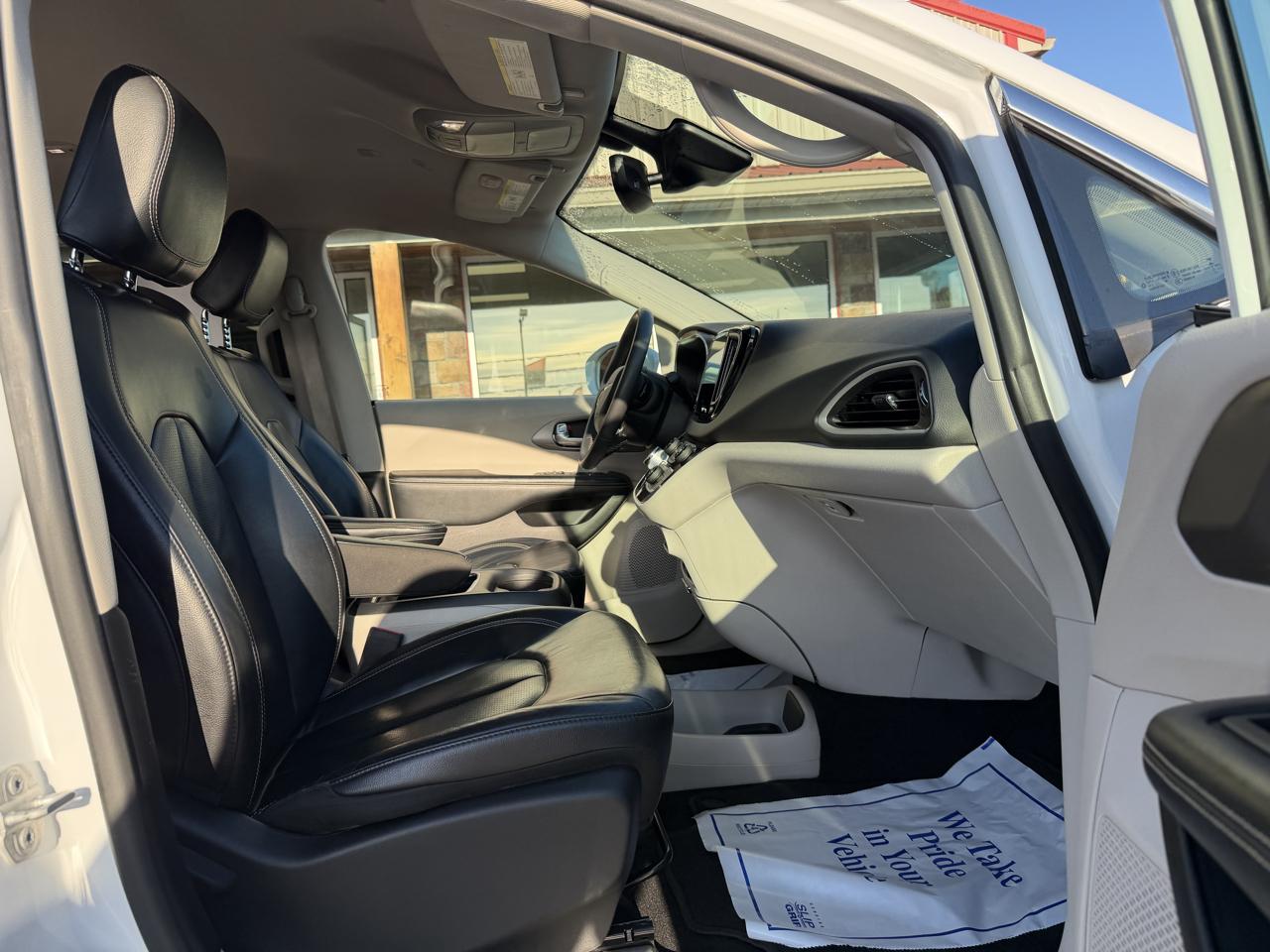 Chrysler Pacifica Touring L FWD 2022