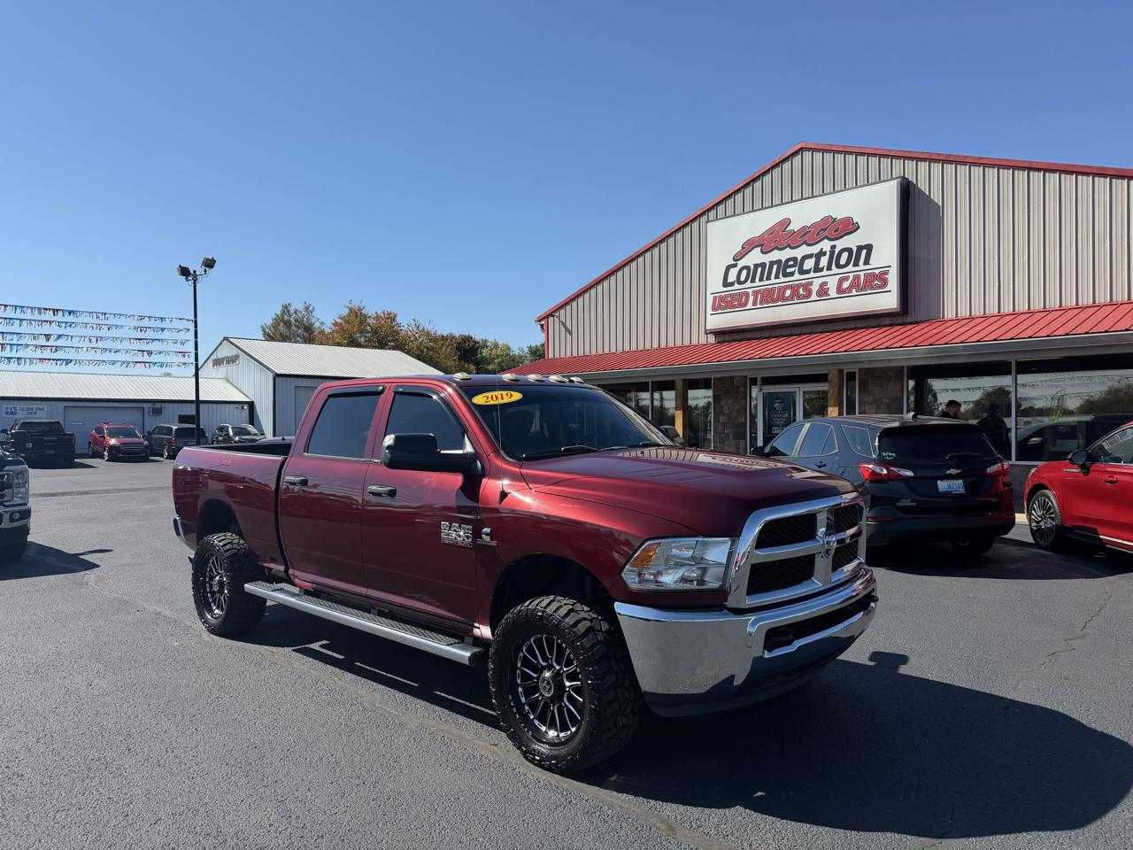 RAM 2500 Tradesman 4x4 Crew Cab 6'4" Box 2018