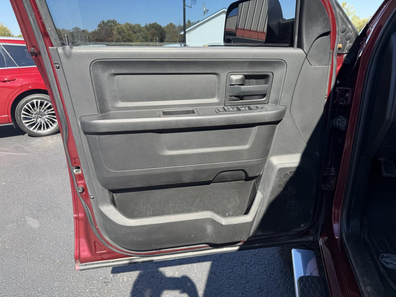 RAM 2500 Tradesman 4x4 Crew Cab 6'4" Box 2018